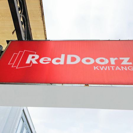 Отель Reddoorz @ Kwitang Джакарта Экстерьер фото